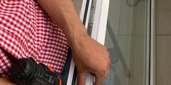 Ремонт пластиковых дверей